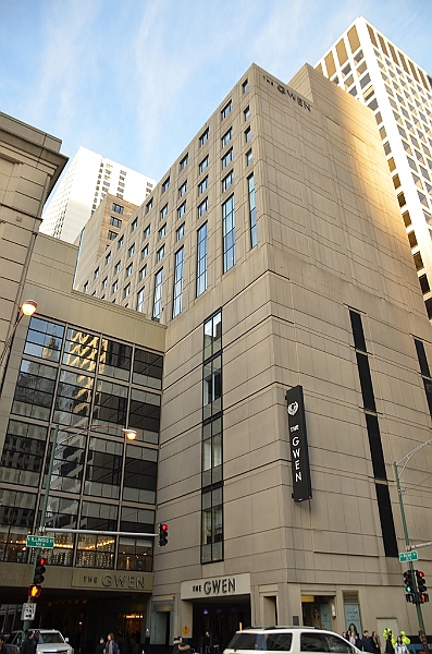 002_USA_Chicago_The Gwen_Hotel.JPG